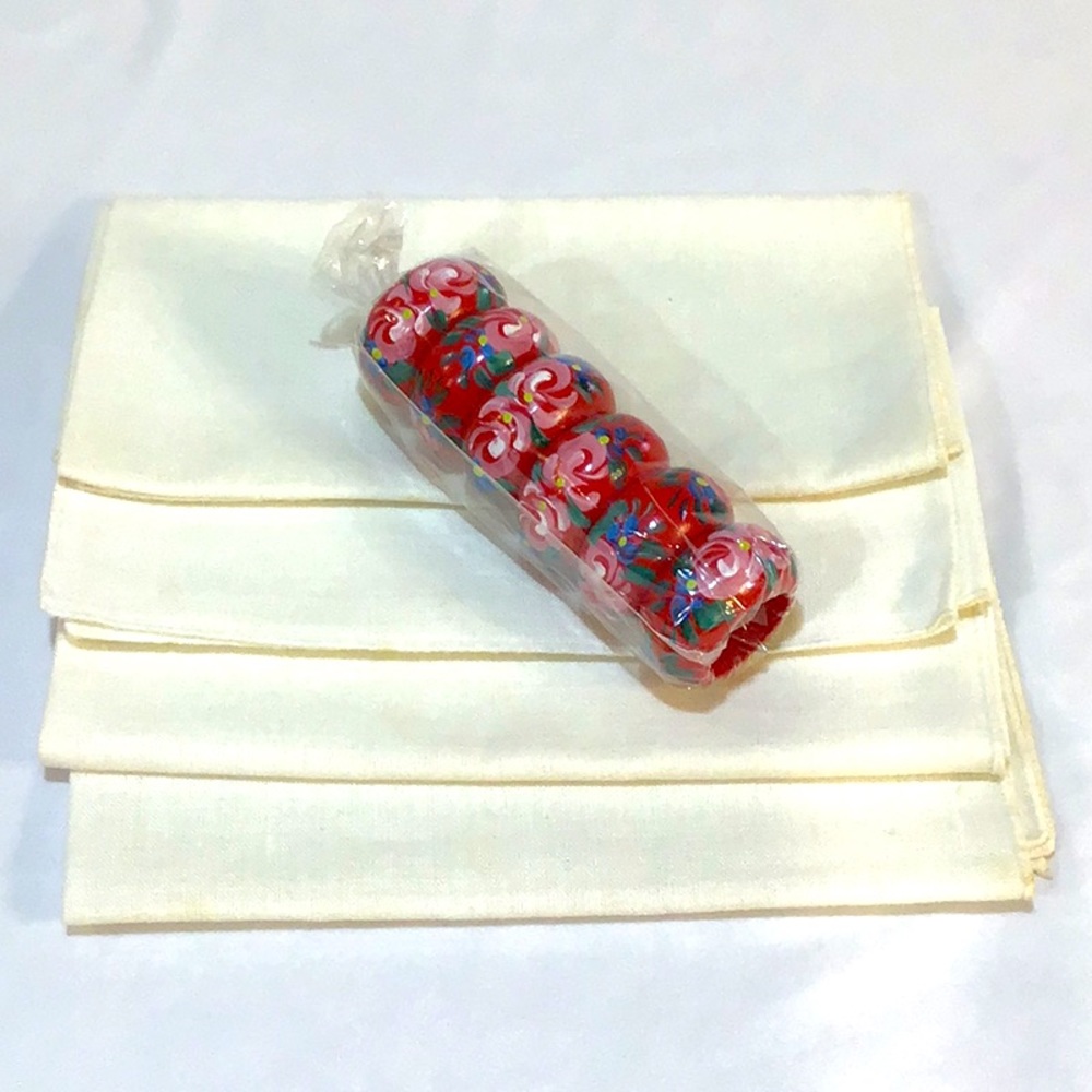 4 linen napkins with set of 6 napkin rings